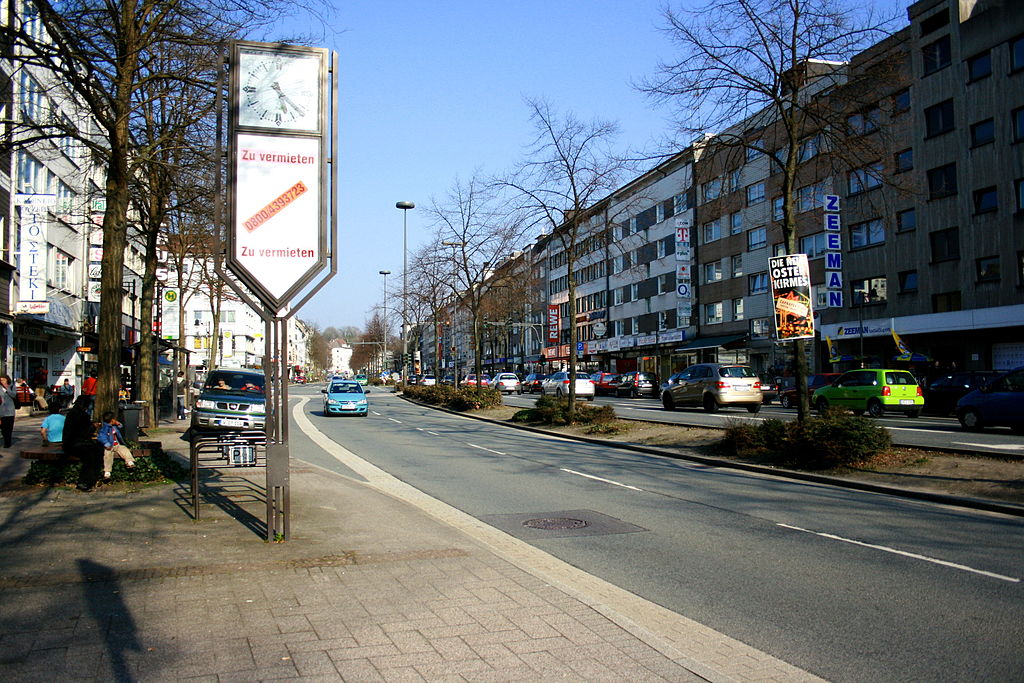 Die Berliner Straße im Stadtbezirk Oberbarmen.